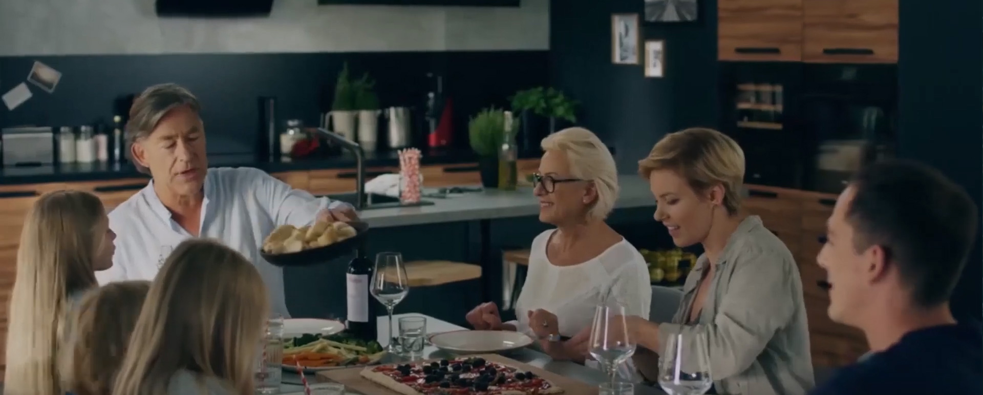 Вижте филма и научете повече за Група Amica